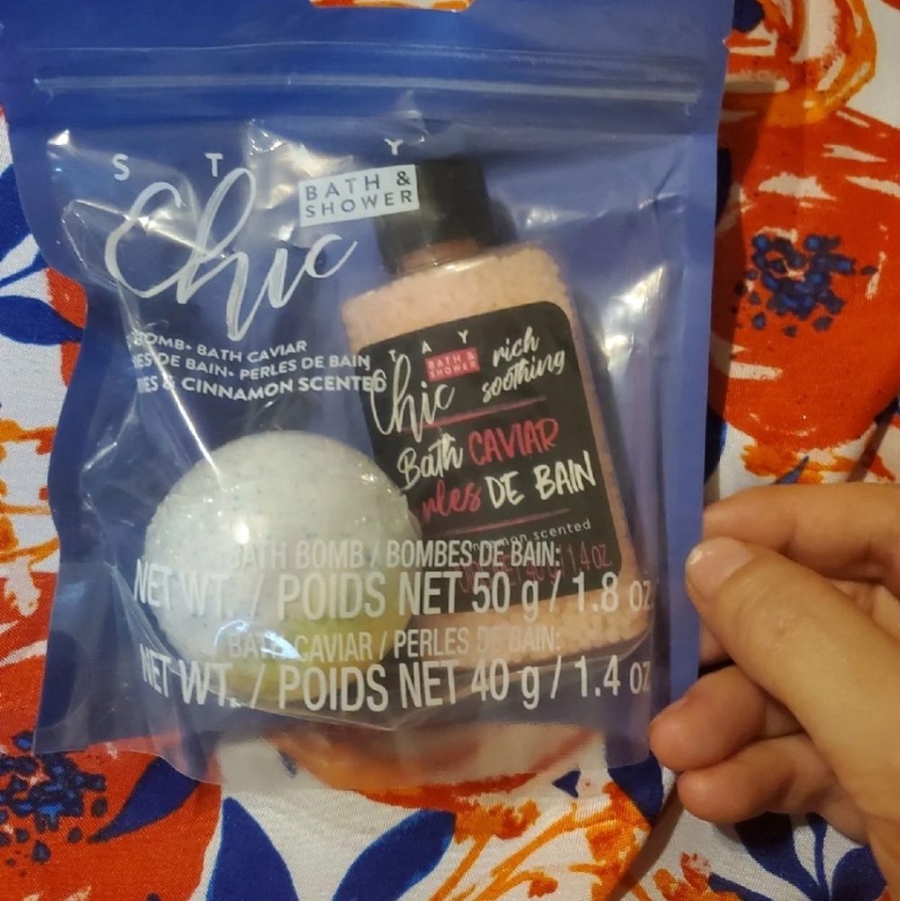 Chic. Bathbomb & bath caviar bundle